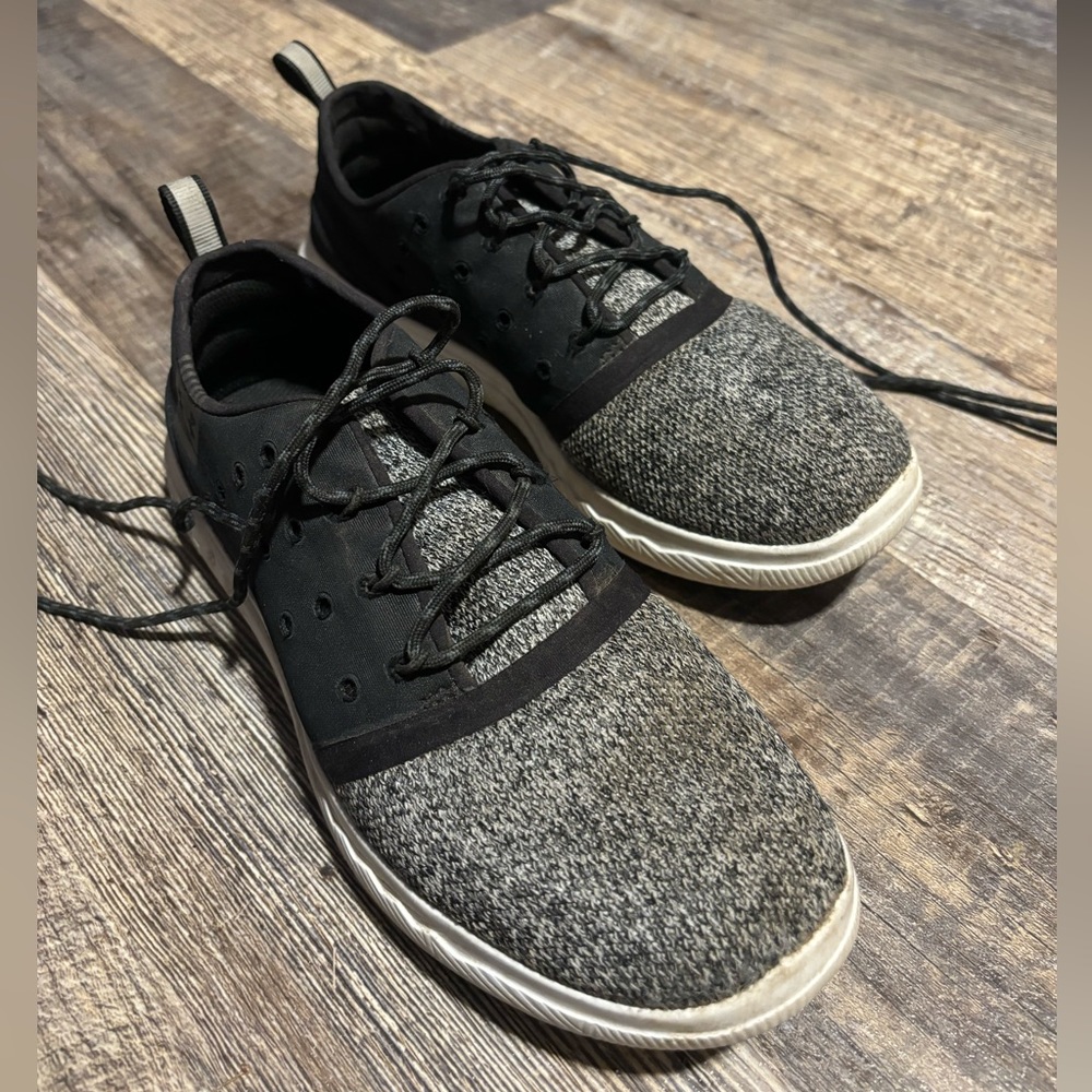 Under Armour black and gray sneakers 8.5 women running sport athleisure trendy
